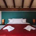 Giro Nel Mondo Apartments
